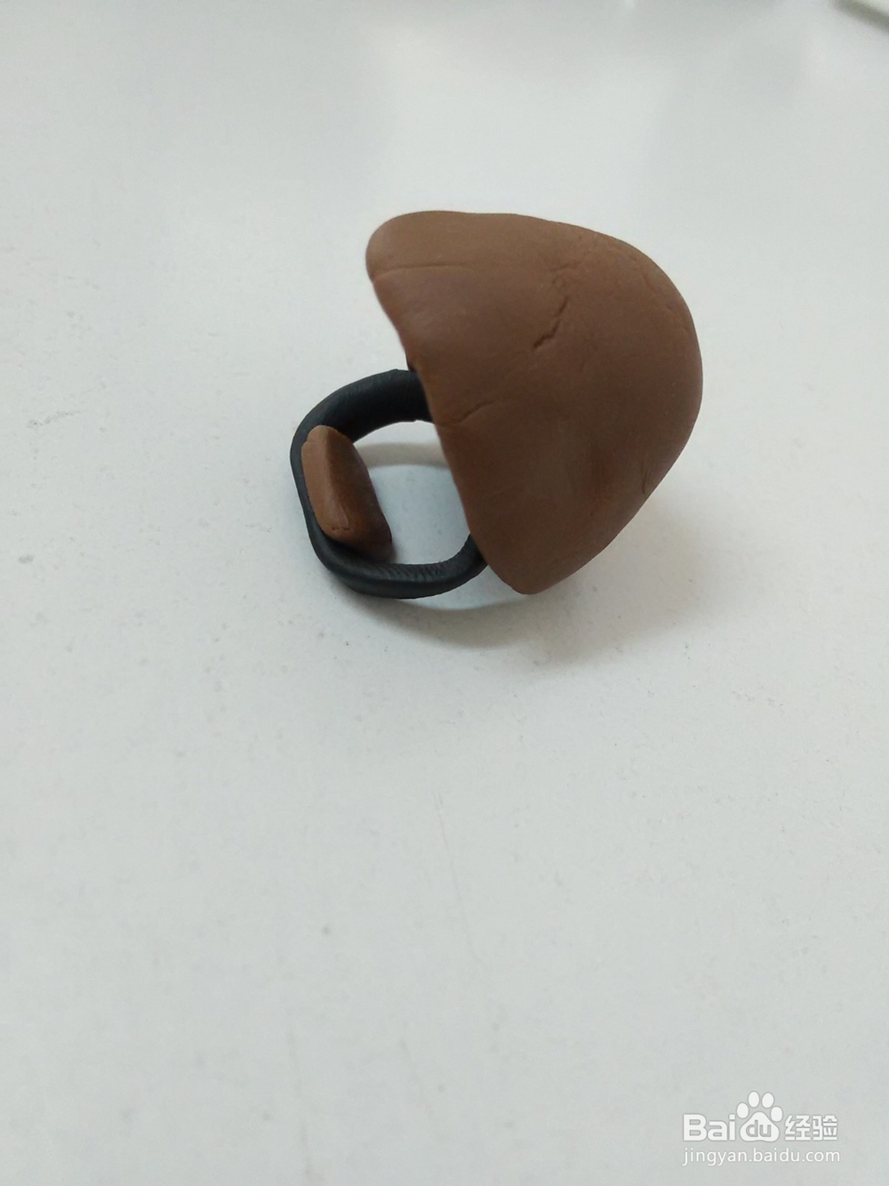 怎么用橡皮泥捏吃鸡头盔