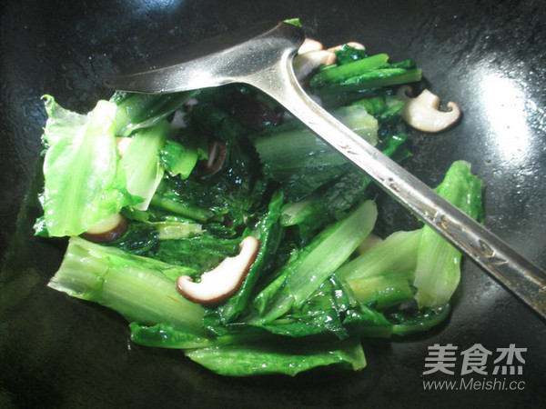 香菇炒油麦菜