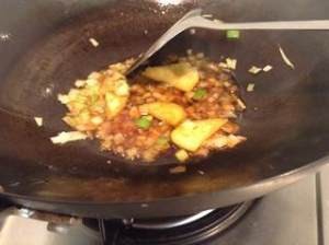 小鸡炖蘑菇的做法