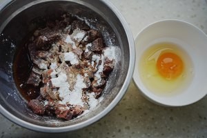 巨嫩的黑椒牛肉炒杏鲍菇的做法