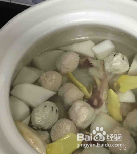 墨鱼萝卜丸子汤