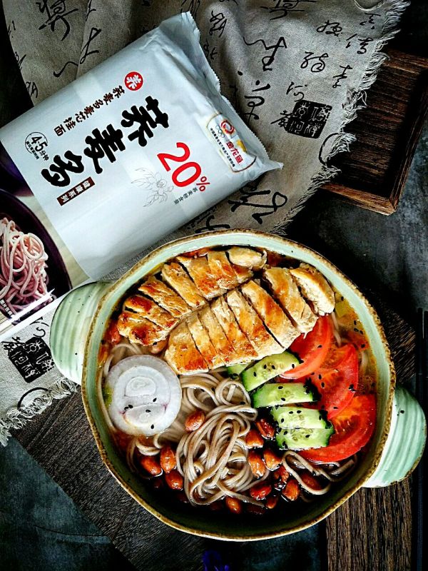 营养早餐鸡胸肉荞麦面