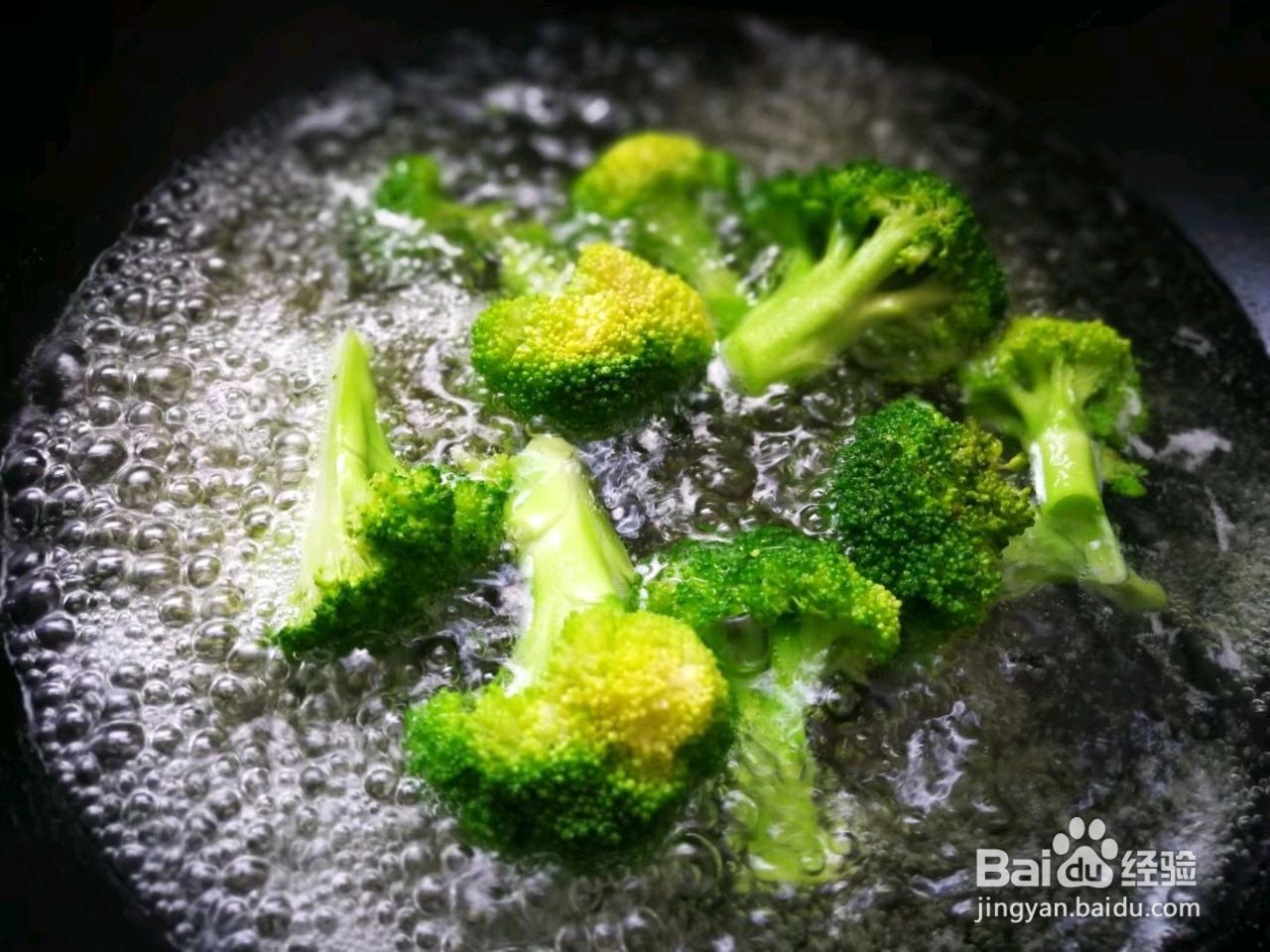 西兰花炒虾仁的做法