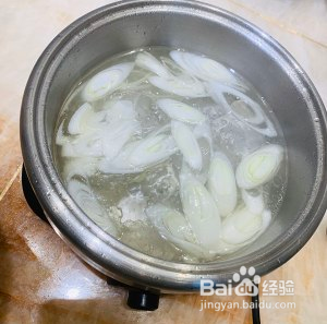 怎么制作嫩豆腐泡菜牛肉锅