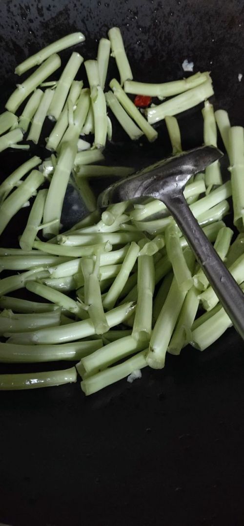 开胃酸辣通菜梗