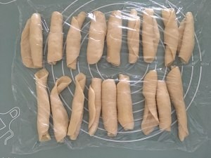 黄油香葱辫子面包的做法