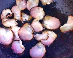 土豆片炒腊肉的美味做法
