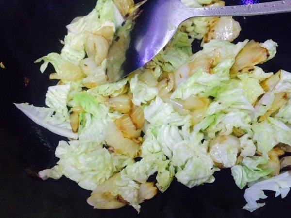 白菜炒木耳的做法，妈妈们学会了吗？