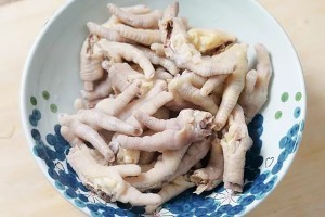 香辣红烧鸡爪的美味做法