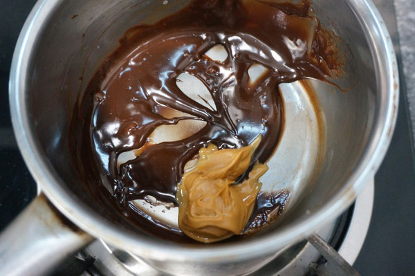 巧克力花生酥皮泡芙