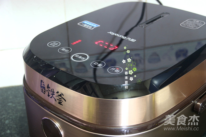 腊肠排骨红枣粗粮焖饭