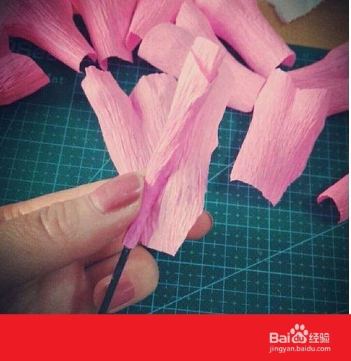 折叠出漂亮的彩纸花朵