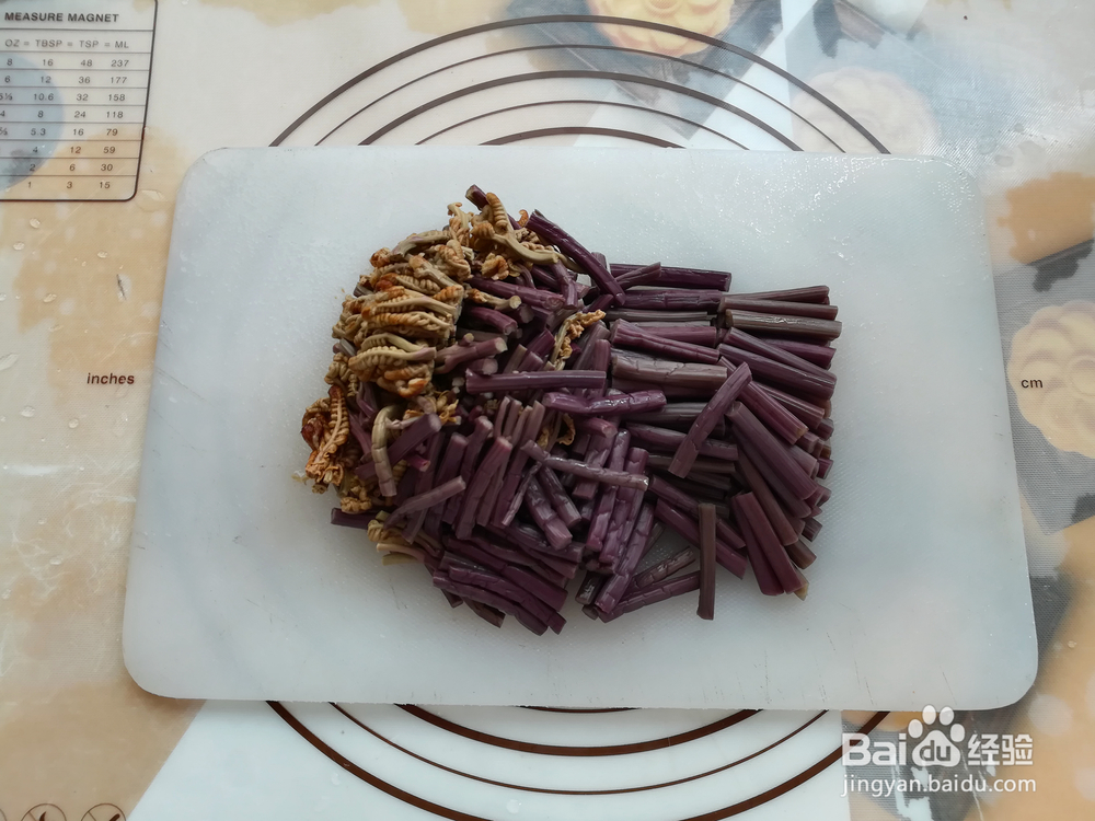 怎么吃都不腻的凉拌蕨菜