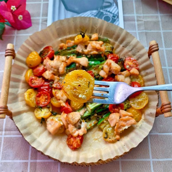 青花椒盐风味三文鱼蔬菜沙拉空气炸