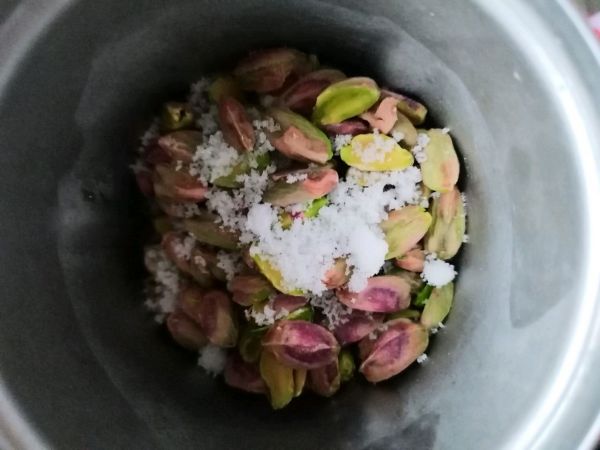 斑斓开心果面包卷