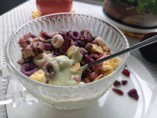 牛油果蔓越莓能量杯