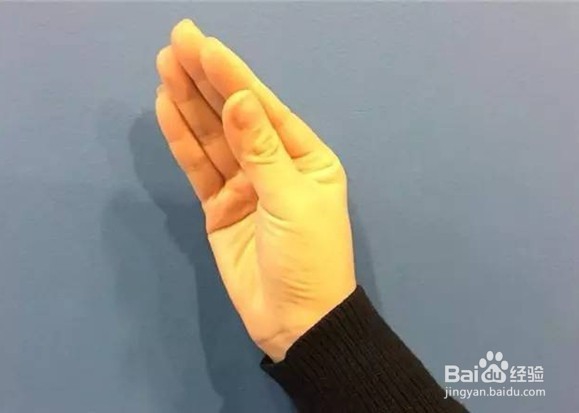 给宝宝拍嗝的方法