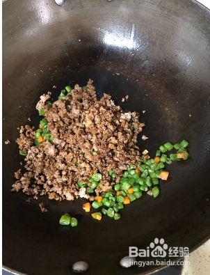 儿子能吃满满一碗饭的肉末豆角
