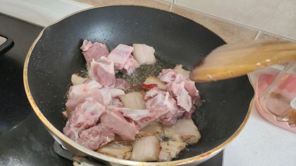 猪肉排骨烩酸菜