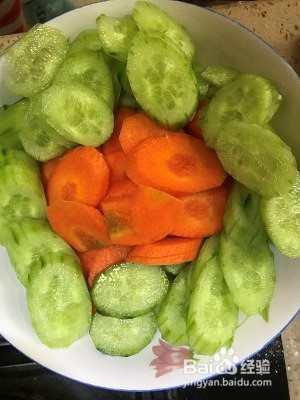 怎么做黄瓜胡萝卜炒鸡蛋