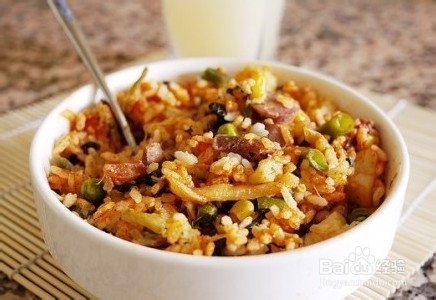香肠土豆焖饭的做法