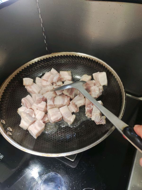 红烧肉偶遇红枣和土豆块