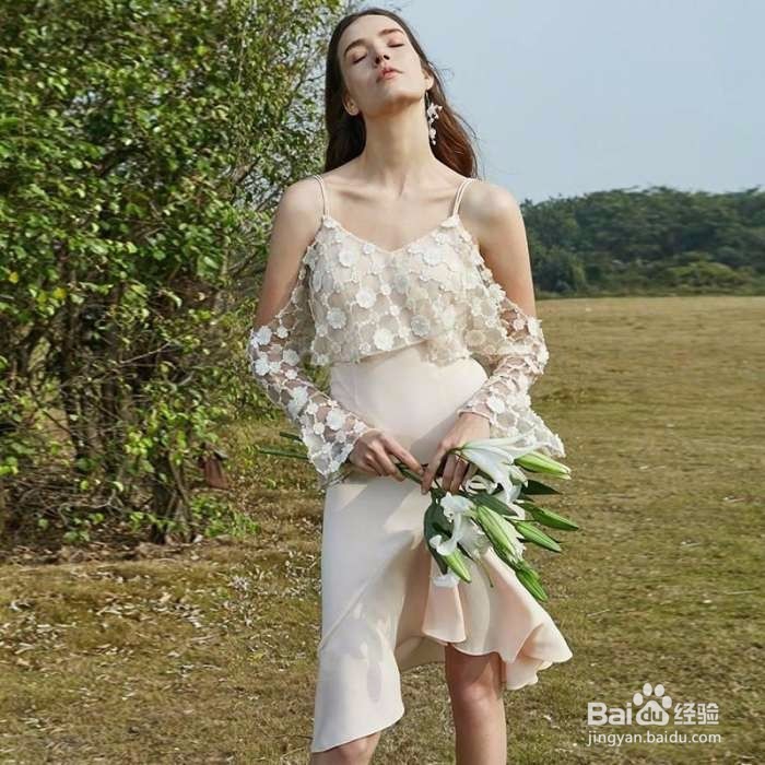 燥热的夏季穿什么能及吊带背心性感凉爽?