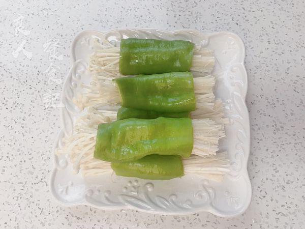 虎皮尖椒金针菇卷