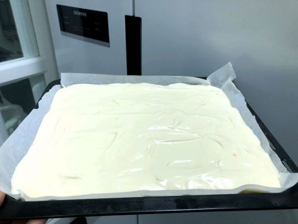 爱心白巧克力夹心慕斯蛋糕