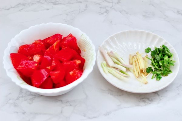 酸汤番茄海鲶鱼