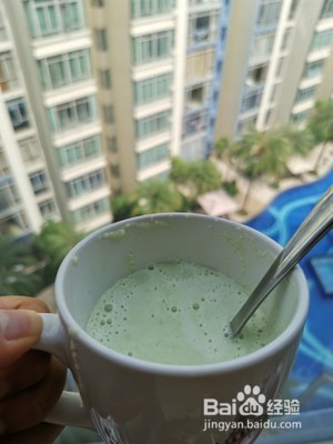 清新败火的青苹果苦瓜牛奶果汁