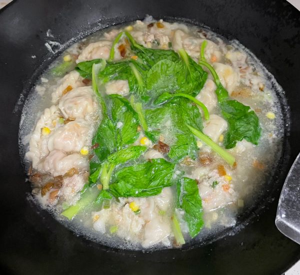 青菜海鲜饺子汤