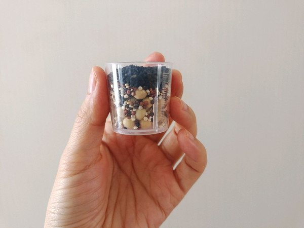 藜麦黑芝麻豆浆