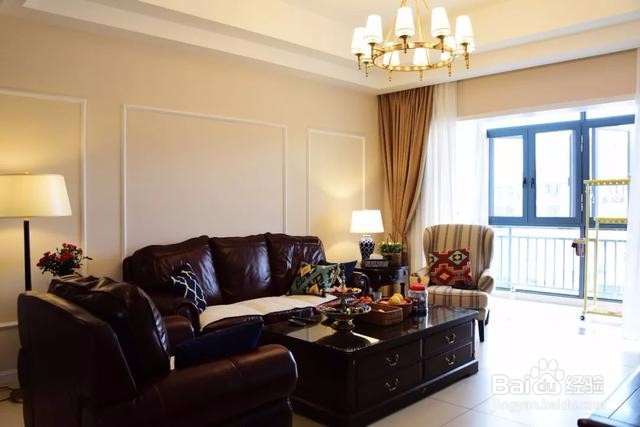 客厅与阳台打通的情况下，如何装饰客厅和阳台？