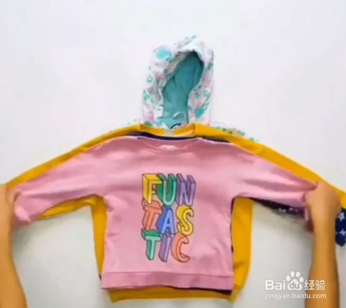 如何才能快速收纳整理多个衣服