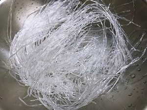 制作很有食欲的炒粉丝