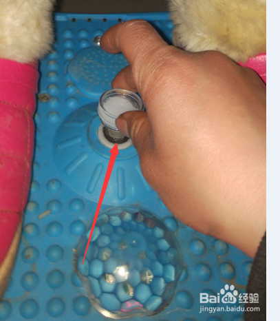 跳舞扭腰机一直响，如何加润滑油？