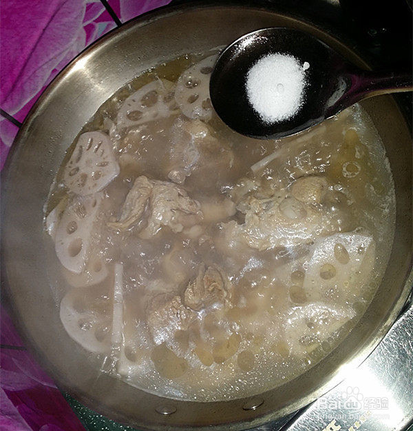 筒骨莲藕汤制作