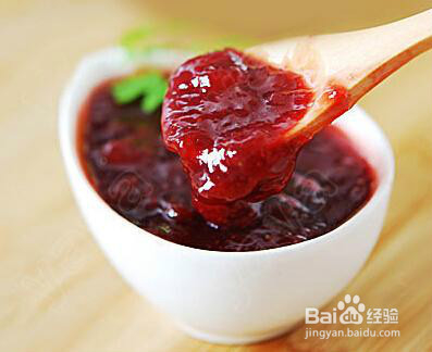 DIY草莓酸奶嫩肤面膜，快学起来