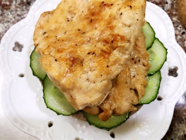 黑椒鸡胸贝果三明治