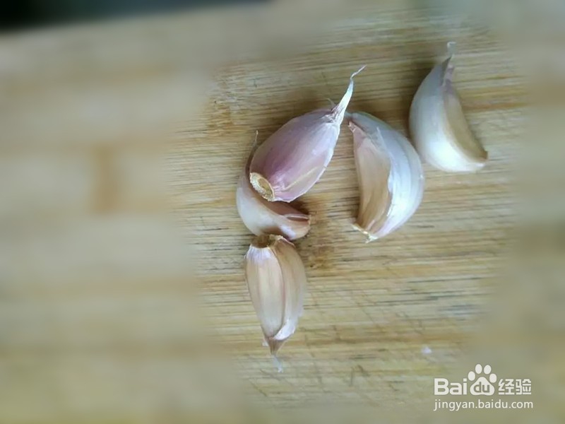 怎样快速剥大蒜?/超实用的剥蒜技巧