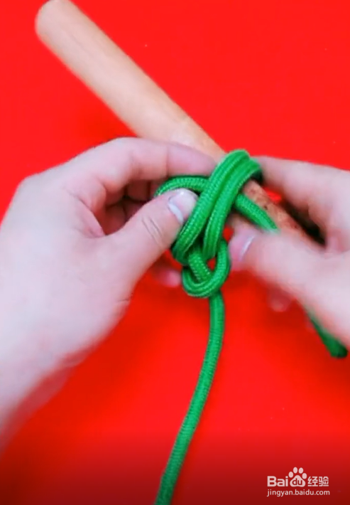 如何打拖车压扣?