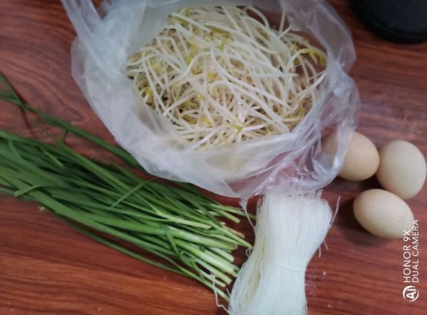 韭菜豆芽炒粉丝