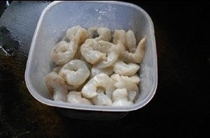 食补养生虾仁炒苦瓜的做法