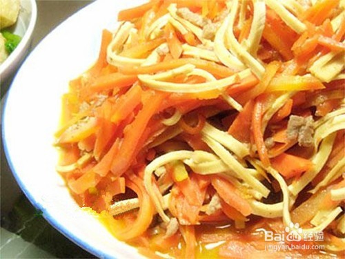 <b>家常菜——肉炒豆腐皮胡萝卜</b>