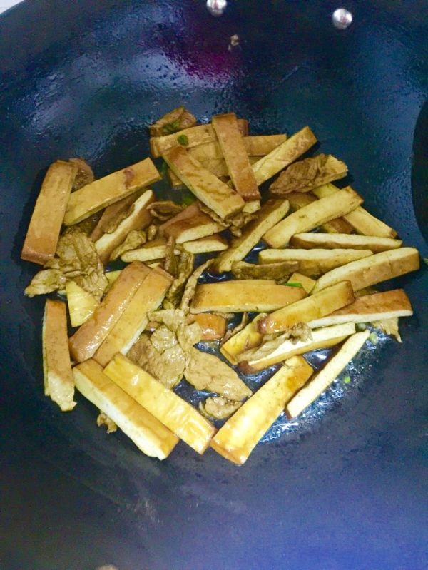 芹菜肉片炒香干