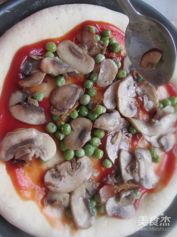 鲜虾菌菇熏肉披萨