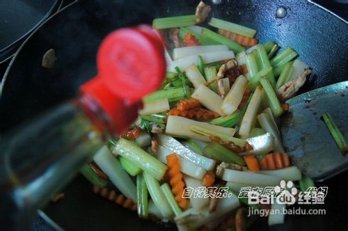 是一盘菜,也是一顿主食——芹菜炒年糕