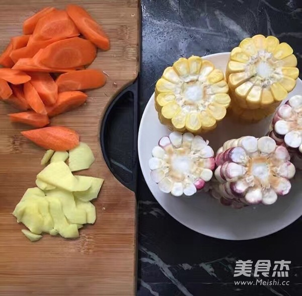 坤博砂锅玉米排骨汤