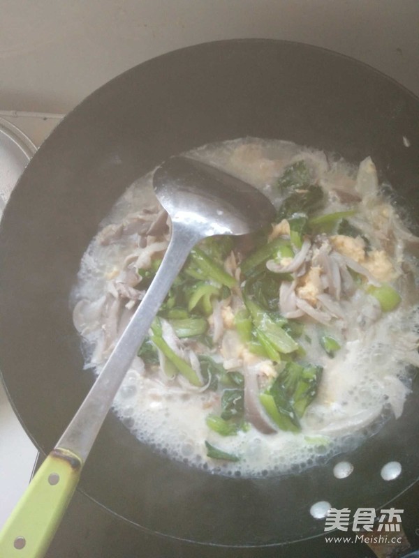 蘑菇鸡蛋汤的做法